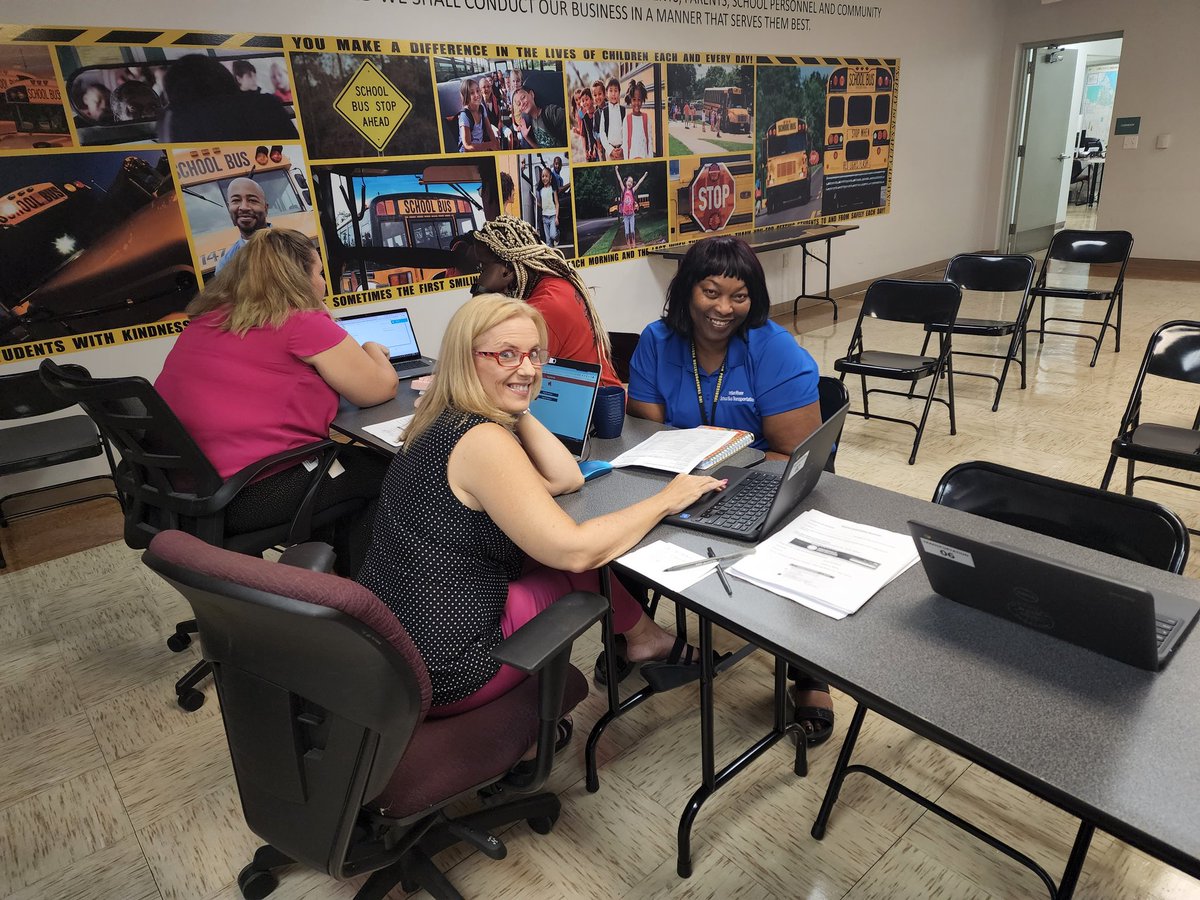 TechyBecky7's tweet image. Techie Tuesdays at Transportation are @IT_SDIRC favorite!! @IRCSchools is so lucky to have the best drivers! 🥰🚍 #SDIRCStrongerTogether #SPARK_IT