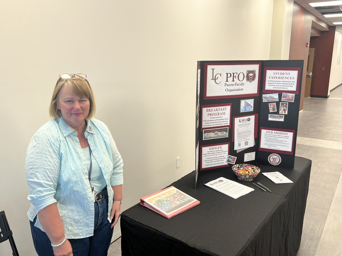 FreshmanLc's tweet photo. Thank you to the teachers and student leaders who assisted for Back To School Night! Our parents were well served!!! #HowMayIHelpYou?🐻🔥@LCHSBears @lcstucouncil @ltgoodnews https://t.co/gB9t4O5FoI