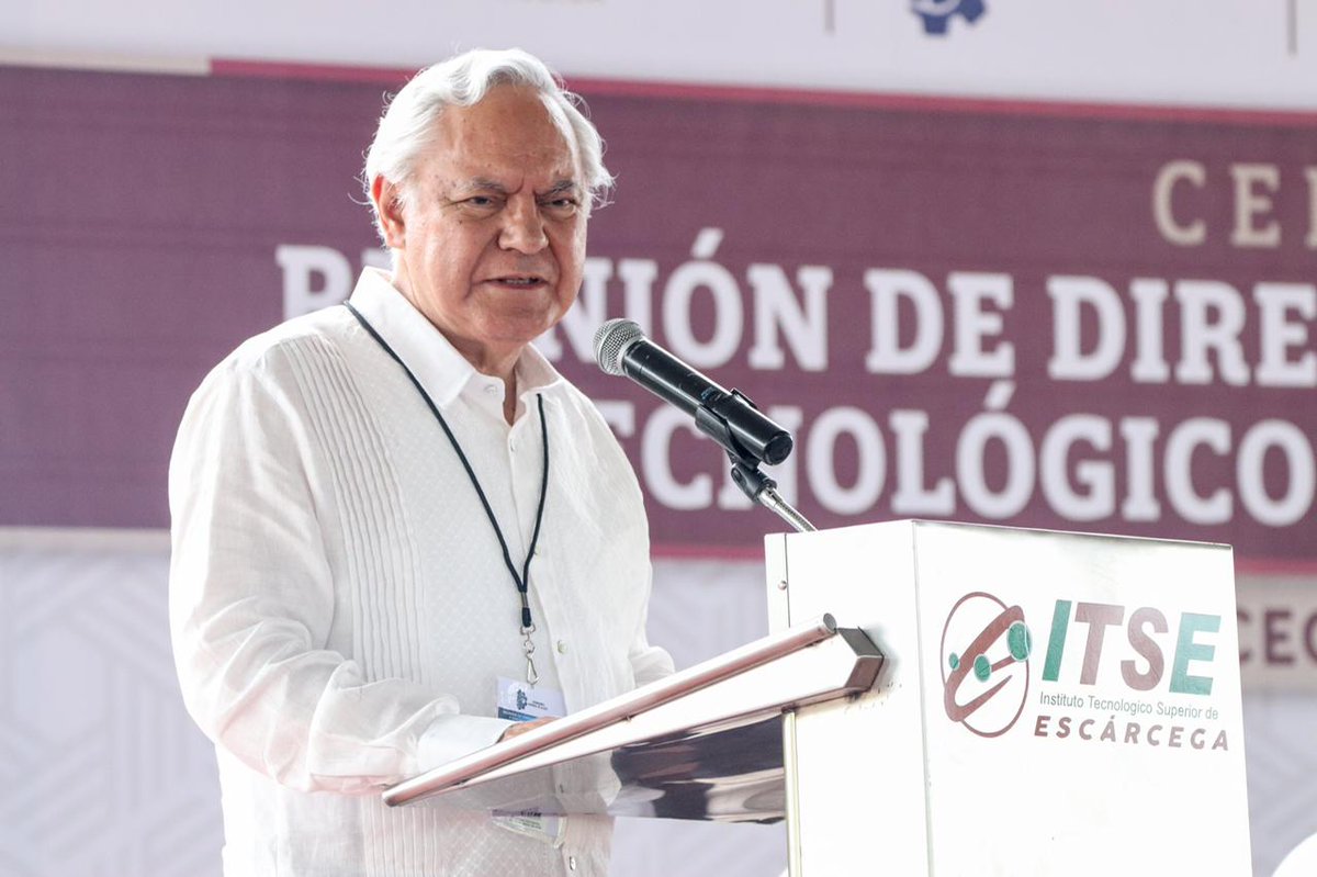 Ramon_Jimenez_L's tweet photo. Hoy durante la ceremonia de bienvenida a la reunión de trabajo de directores generales del #TecMN Región 8, tuve el gusto de reencontrarme con una amiga y luchadora social, @LaydaSansores, Gobernadora de Campeche, a quien reconozco su liderazgo y agradezco sus palabras. https://t.co/zATeMFbanE