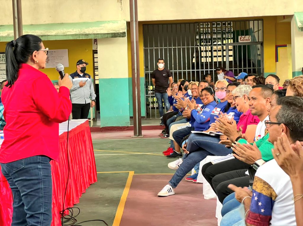 johanitakenpo's tweet photo. #18Ago Los 464 propulsores y propulsoras de Samán de Güere han sido juramentados para el proceso de renovación del #20Ago. Estos líderes y lideresas están preparados para la nueva época que nos ha llamado el Pdte.@NicolasMaduro y Gob.@Soykarinacarpio #JusticiaContraElTerrorismo https://t.co/OcI9Y6ukMF