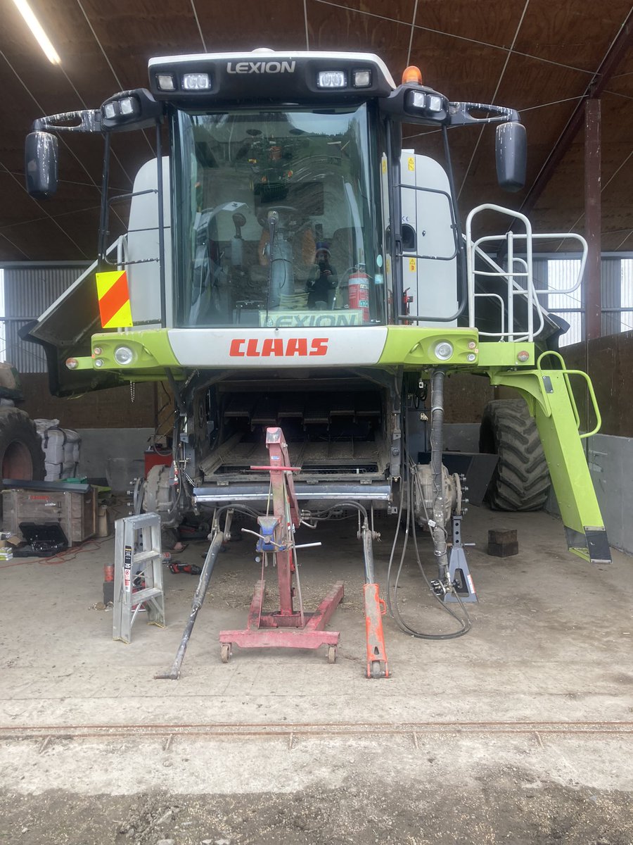MurrayTaggart's tweet photo. Winter service underway. Will be good for another 400 hours plus next season https://t.co/42eR6dcfUA