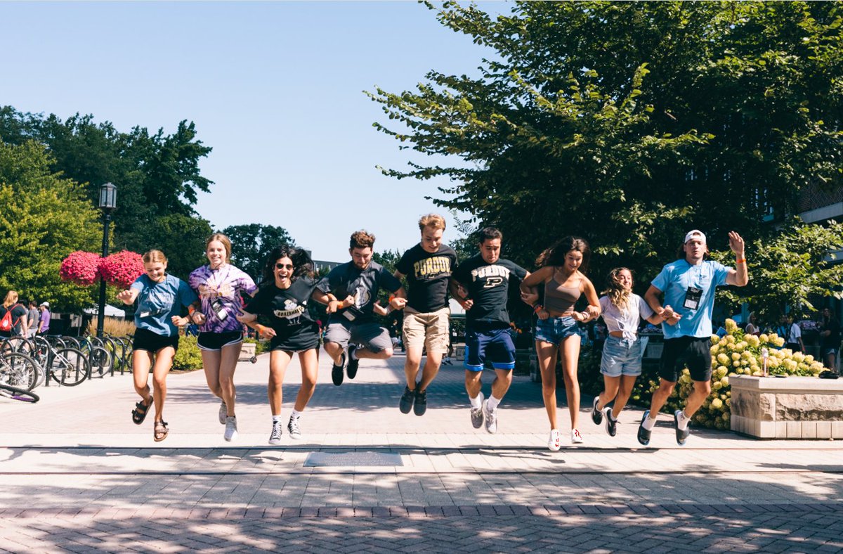 possibly the only group today to be in the air at the same time??   :D    #BGR2022