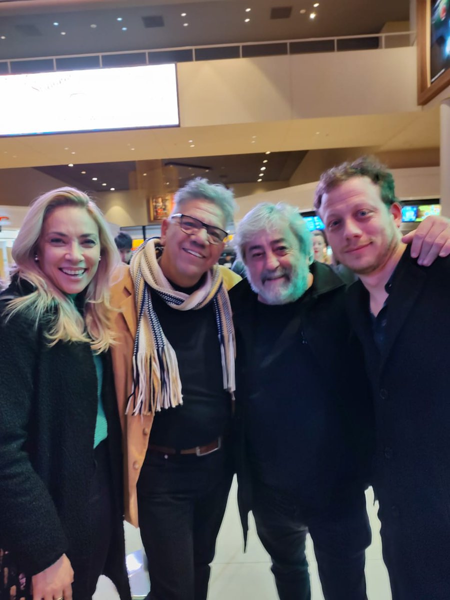 Cadena 3 Rosario (@cadena3_rosario) on Twitter photo Nuestra querida <a href="/ManzelliSusana/">SusanaManzelli</a> estuvo en la Avant Premiere de "Un Crimen Argentino", película basada en una novela de Reynaldo Sietecase. El periodista y escritor rosarino estuvo hablando con <a href="/Cadena3_Rosario/">Cadena 3 Rosario</a>.
Lee la nota acá 👇
cadena3.com/noticia/siempr… Nuestra querida <a href="/ManzelliSusana/">SusanaManzelli</a> estuvo en la Avant Premiere de "Un Crimen Argentino", película basada en una novela de Reynaldo Sietecase. El periodista y escritor rosarino estuvo hablando con <a href="/Cadena3_Rosario/">Cadena 3 Rosario</a>.
Lee la nota acá 👇
cadena3.com/noticia/siempr…