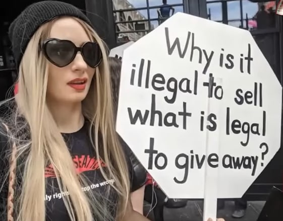 La paradoja del abolicionismo. ¿Prohibir vender algo que está permitido regalar? ¿Es el dinero el problema? ¿O al moralismo ya le éstá bien acabar con la promiscuidad y el sexo ocioso? #StopAbolicion