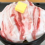 バターが大正解!旨味が溢れて止まらない「豚バラねぎ塩鍋」。