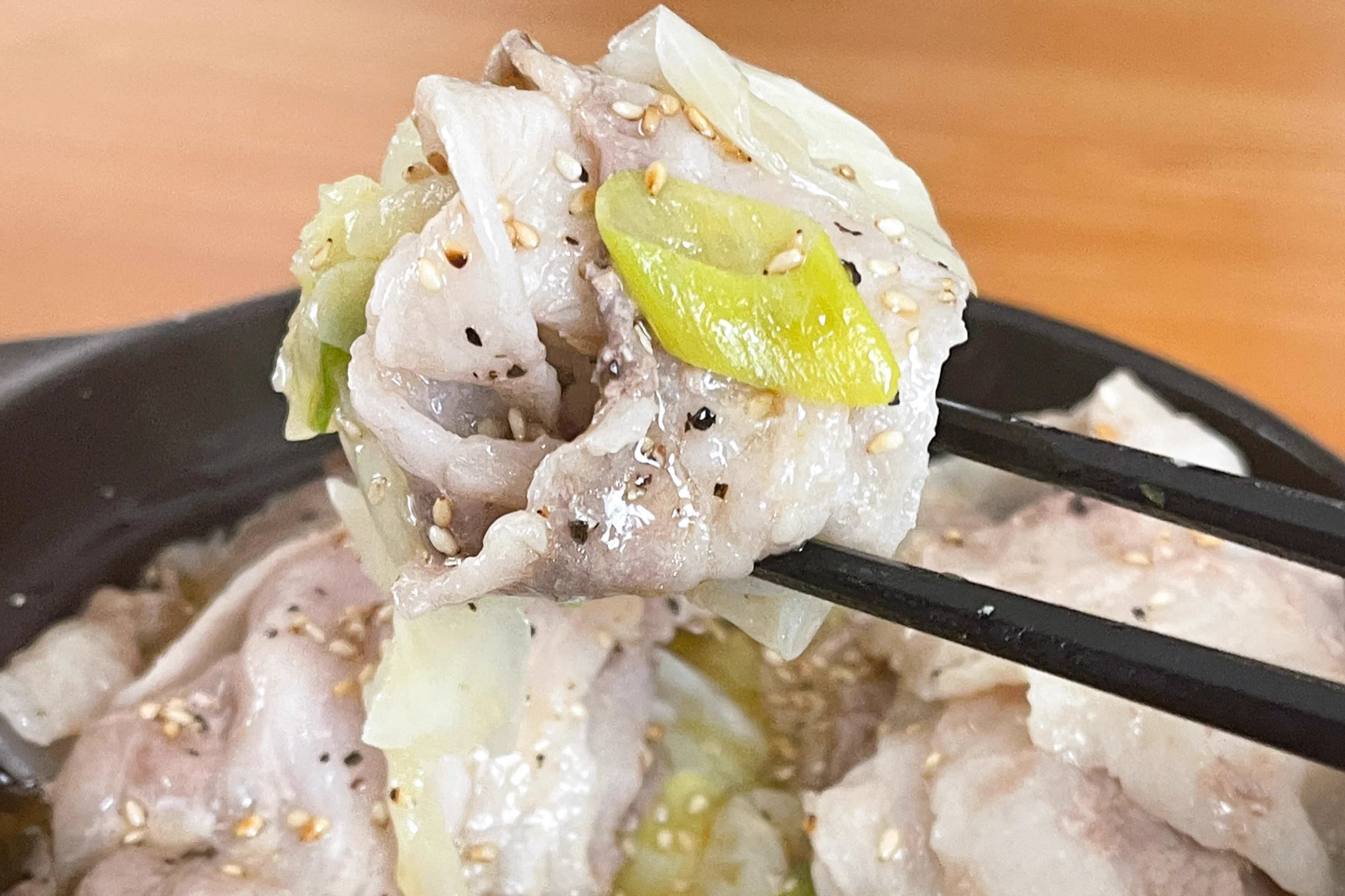 バターが大正解！旨味が溢れて止まらない「豚バラねぎ塩鍋」。