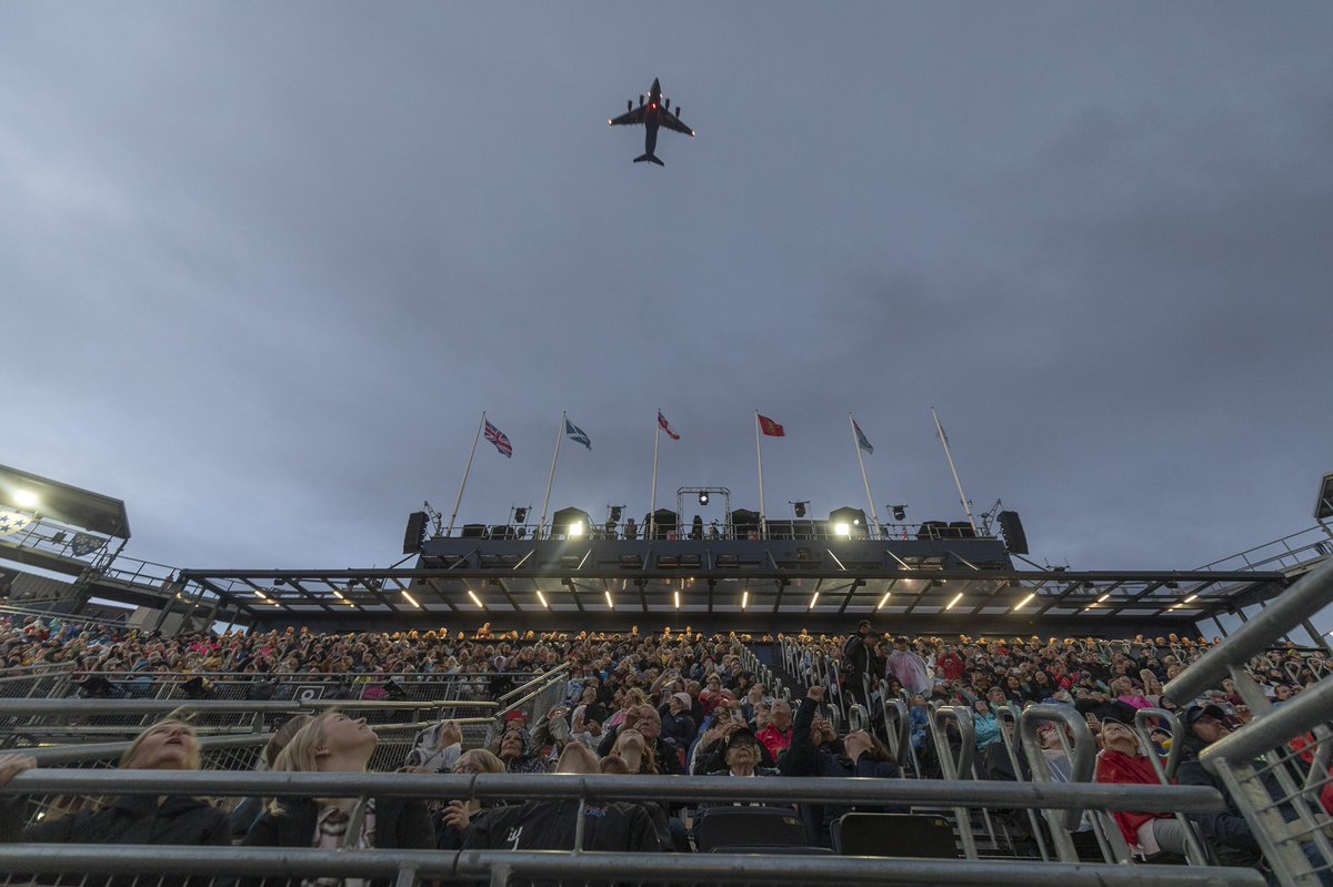 RAFinScotland's tweet photo. A RAF C17 opened last night’s @EdinburghTattoo with a low, slow fly past. Salute taker, ACM Sir Anthony Bagnall was suitably impressed. #timeontarget https://t.co/S9llPVxm5D