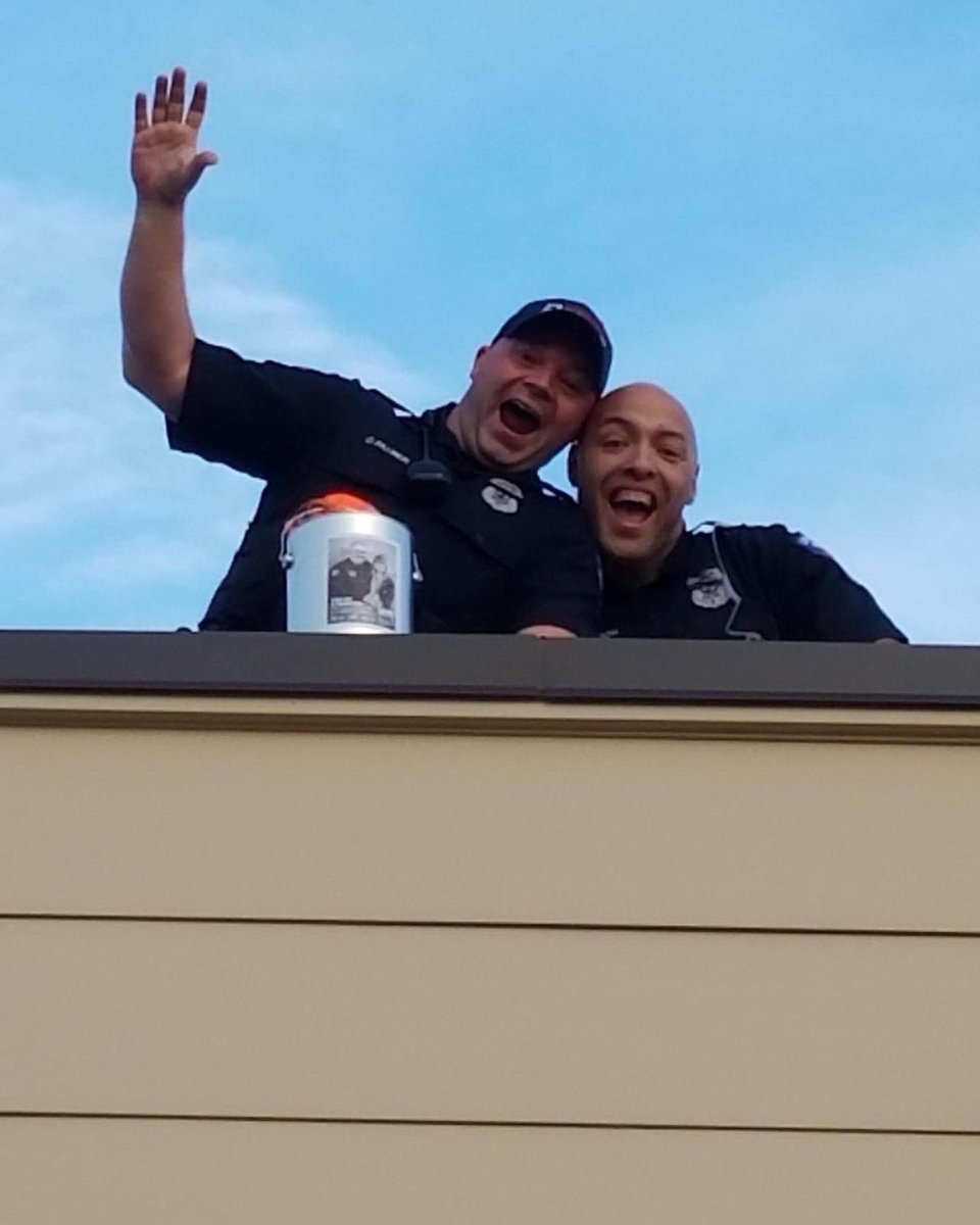 LovesParkPD's tweet photo. Join us tomorrow, 5am to 12pm at Dunkin' 6152 Riverside Blvd for Cop on Top. We will be raising money for Special Olympics of Illinois and there will be gifts for various donation amounts. There are donuts (insert cop/donut joke here). #CopOnARooftop 🍩☕️🧋👮💜👍 https://t.co/4JMlI6b5Xy