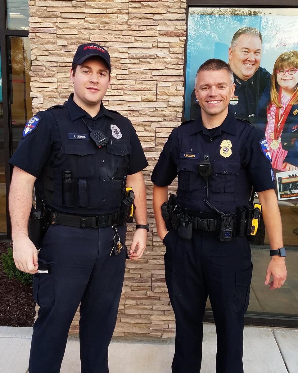 LovesParkPD's tweet photo. Join us tomorrow, 5am to 12pm at Dunkin' 6152 Riverside Blvd for Cop on Top. We will be raising money for Special Olympics of Illinois and there will be gifts for various donation amounts. There are donuts (insert cop/donut joke here). #CopOnARooftop 🍩☕️🧋👮💜👍 https://t.co/4JMlI6b5Xy