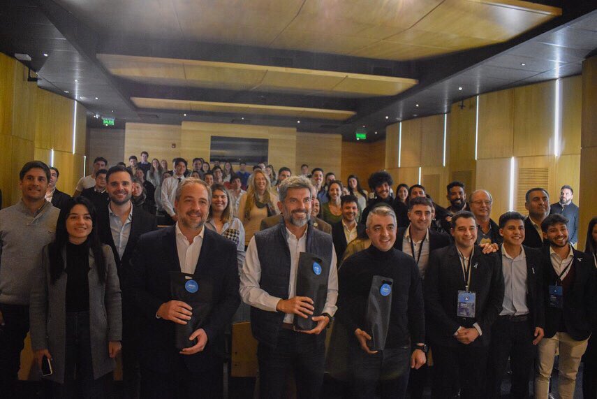 AcdeMendoza's tweet photo. Arrancó la 7º edición del programa de formación “Jóvenes Dirigentes”. Empezó en la Legislatura el programa que organiza Frente Joven y cuenta con el apoyo de ACDE, su presidente Sergio Martini y el vicepresidente Marcelo Pieralisi. https://t.co/1R2BIO4Jb0