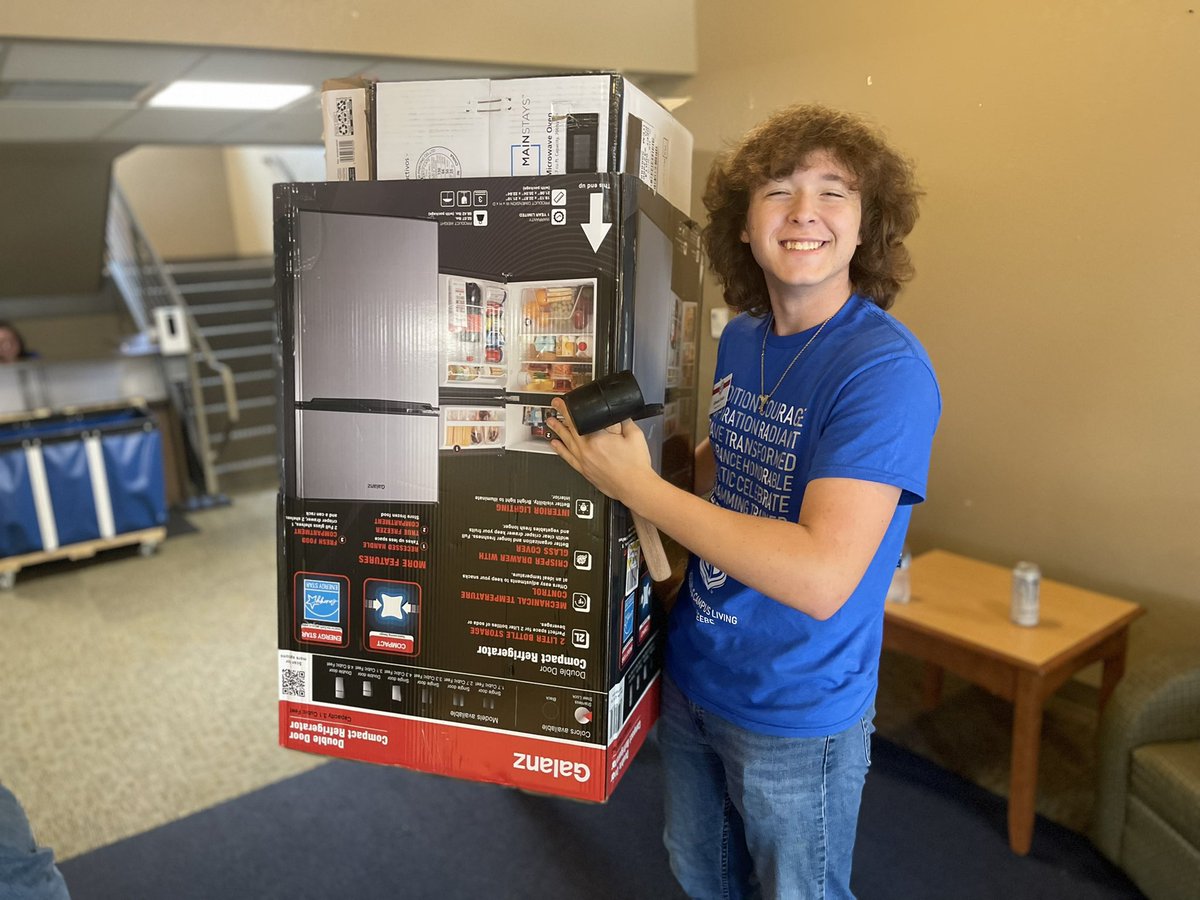 ASUBStudents's tweet image. It’s move-in day! 🖖#BeVanguard #campuslife