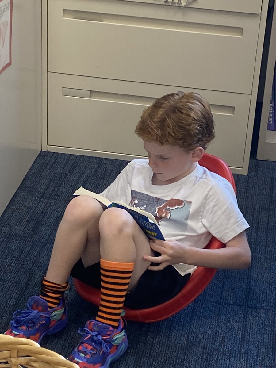 AmyMongenas's tweet photo. I think we have some readers in our 3 Mongenas class! #IHPromise #BraveFirstDay #read @IHSchools @IHElementary https://t.co/Y59Tywvxuy