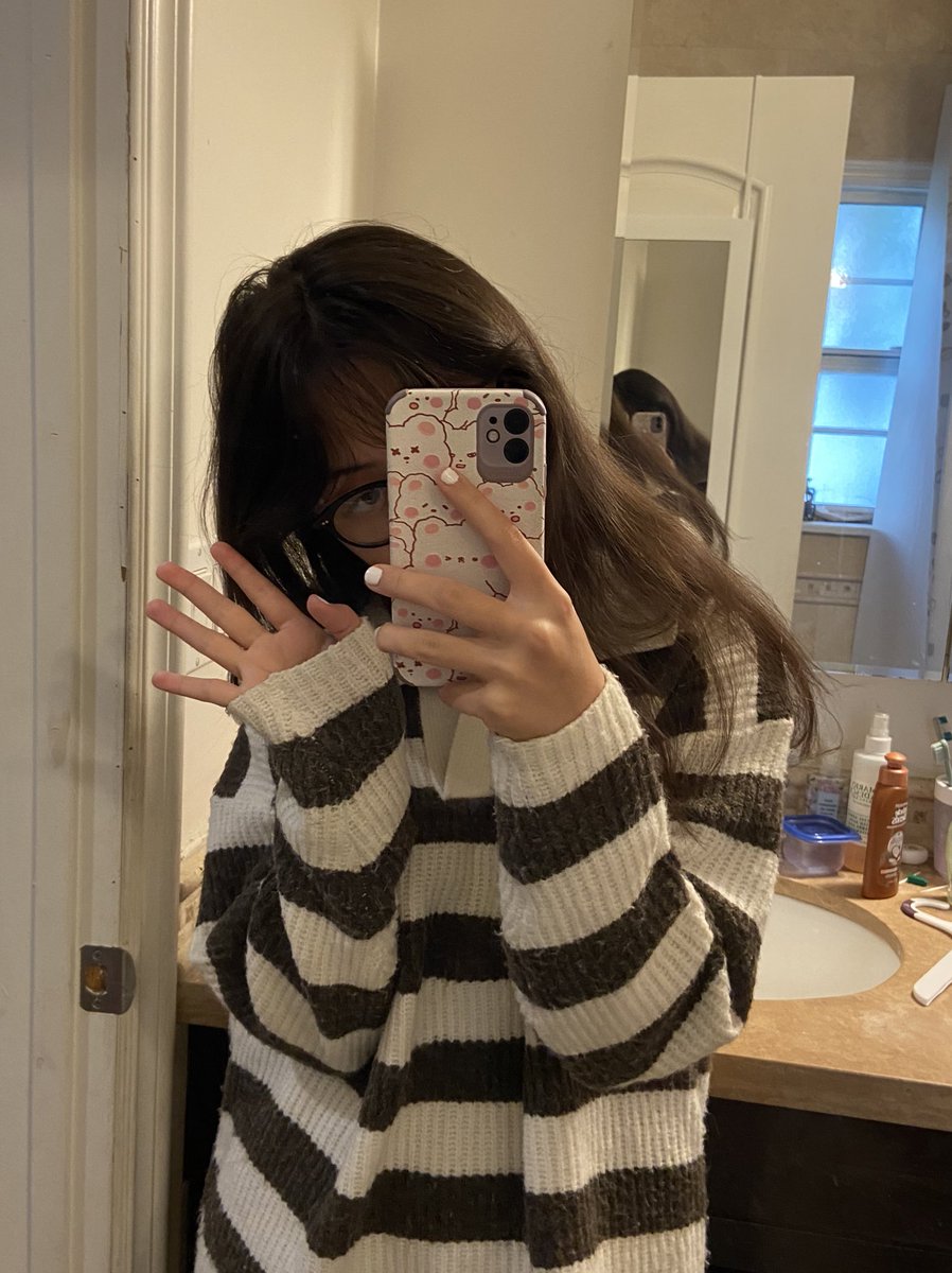 chanhyuckie's tweet photo. chan &amp; mini reunitation day 🥹 https://t.co/K85TF4jdoY