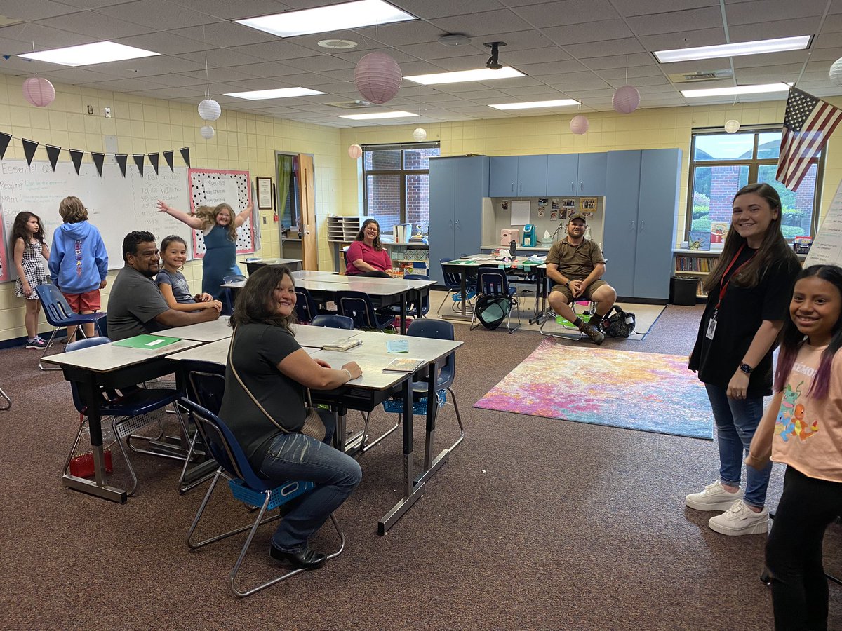 WestForestInt's tweet photo. Open House Fall ‘22, what a great turnout! ❤️ https://t.co/p9TR835O3P