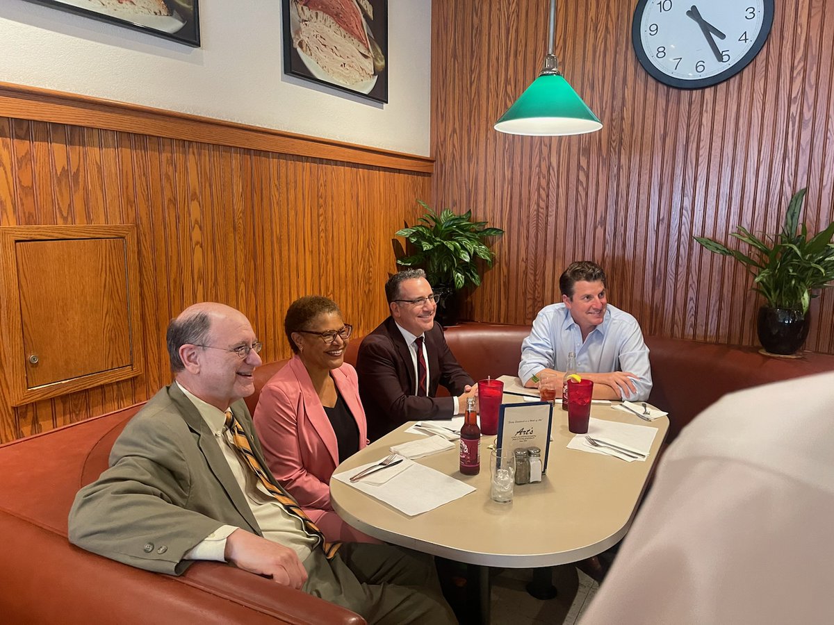 Enjoyed celebrating 818 Day in the San Fernando Valley with our next Mayor <a href="/KarenBassLA/">Karen Bass</a>, along with <a href="/HenrySternCA/">Henry Stern</a>, and <a href="/BobBlumenfield/">Bob Blumenfield</a>