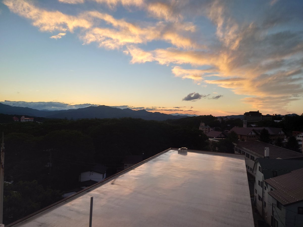 segamk's tweet photo. そろそろ夜明けかー
朝からひとっ風呂浴びてポカポカだけど、ここ草津は15℃程しかないので外は相当涼しそう https://t.co/2C017QHFg5