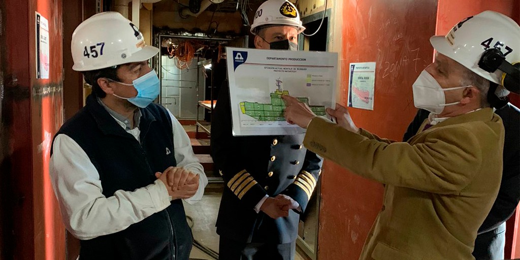 futuro_bio's tweet photo. Con motivo de la alianza estratégica, para la Formación Dual de los jóvenes Técnicos Profesionales🧑🏻‍🔬, autoridades de ASMAR⚓, del @Mineduc📚, de Red Futuro Técnico e Inacap🏢, visitaron las obras de fabricación del buque rompehielos🛳️.#MesTP. @Armada_Chile @INACAPINOS https://t.co/lgDn3zqCsd