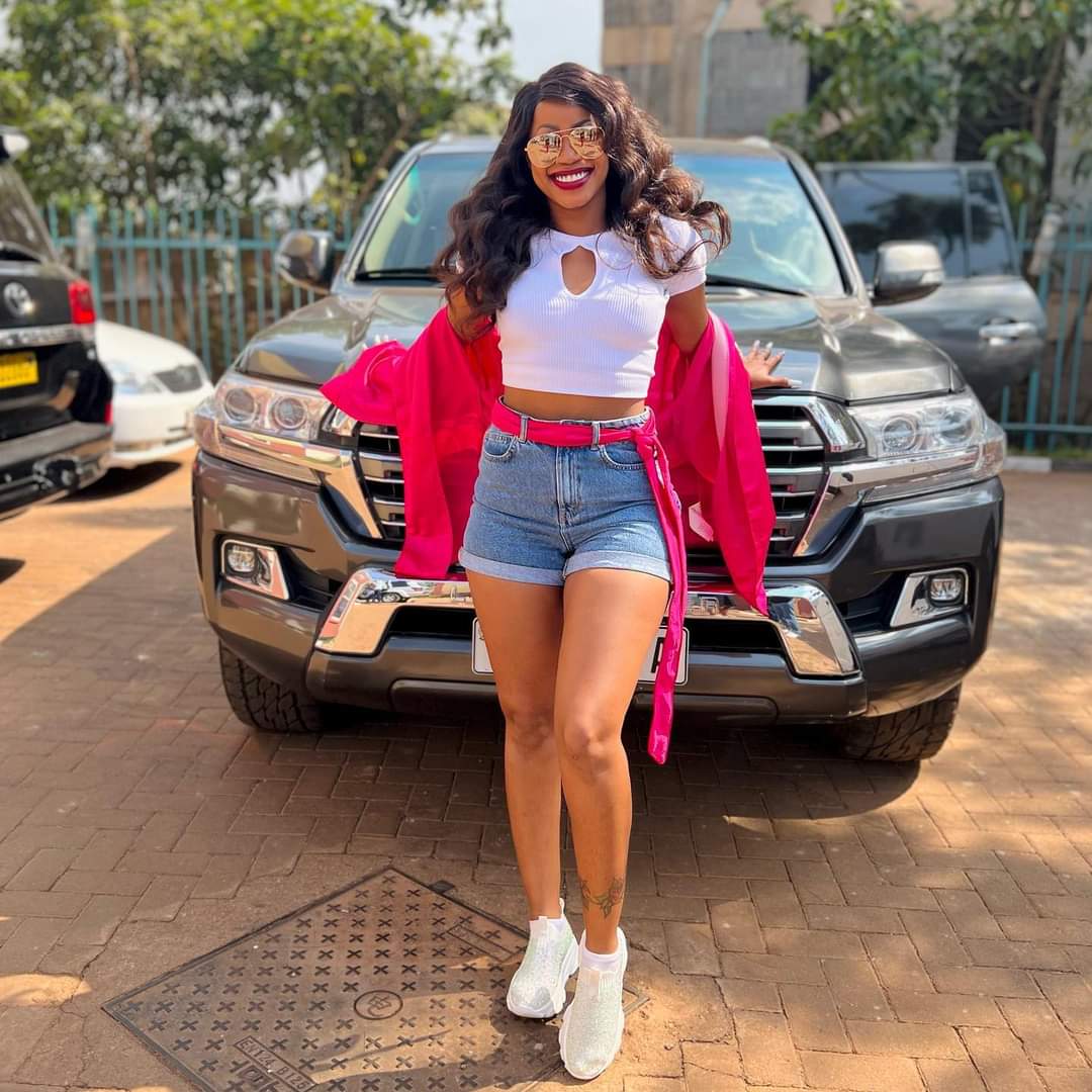 Ksheebah1's tweet image. When you become a diamond you’ll understand why life had to pressure you! #KANSALEWO🔥

#9thDecember #KampalaSerena