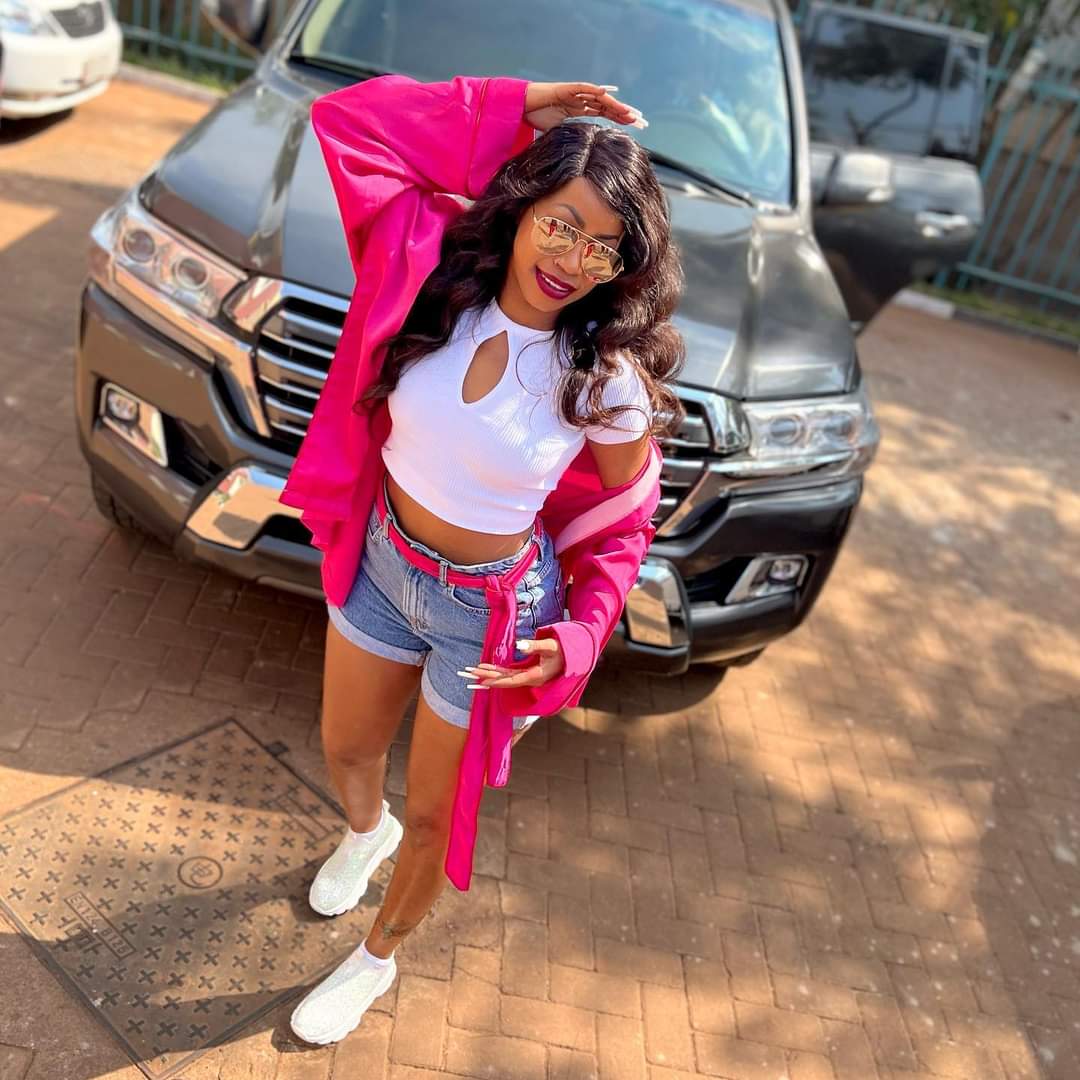 Ksheebah1's tweet image. When you become a diamond you’ll understand why life had to pressure you! #KANSALEWO🔥

#9thDecember #KampalaSerena