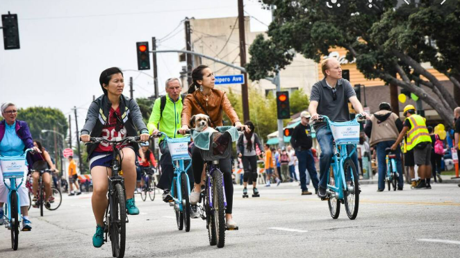 AylluColectivo's tweet photo. 🐶🚴🚴‍♂️ ¿Vienes a la #Feriatuiteradeemprendimientos con tu mascota o en bici? Somos petfriendly y tenemos espacio para que guardes tu bici de forma segura. Te esperamos este 20 y 21 de agosto en la Diego de Almagro entre Santa María y La Pinta. https://t.co/OhNTtu2Ndu