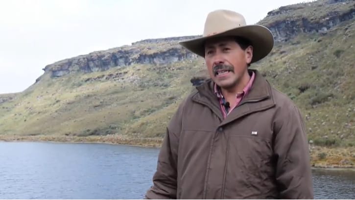 susanamuhamad's tweet photo. Expreso mi rechazo ante las amenazas contra Pedro Castañeda de la Red de Acueductos Comunitarios de @BoyacaTasco. Conozco de su activismo y los riesgos que enfrenta en el cuidado del agua. Desde @MinAmbienteCo acompañaremos su legítima labor como defensor ambiental. https://t.co/Nbx62DVjJF