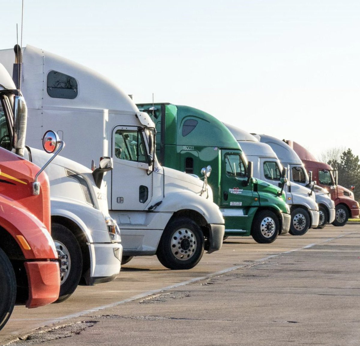 SleekFleet's tweet photo. Learn how AI-powered automation technology helps both the shipper & carrier win. #SleekPOV #FreightProcurement #FreightAutomation
https://t.co/A80mCuaeef https://t.co/14PmH8qkmZ