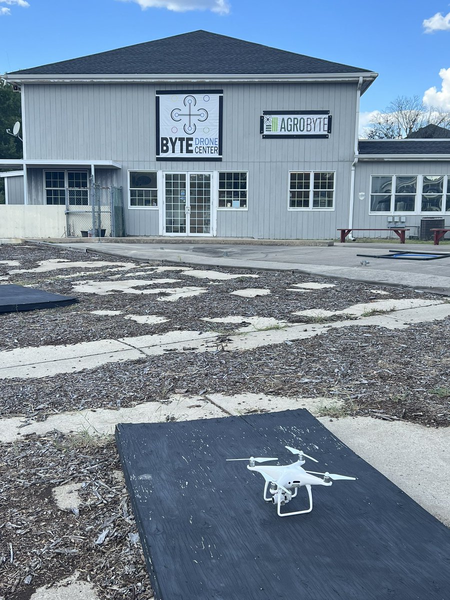 Agro_Watts's tweet photo. Mapping some lilacs using #Phantom4Multispectral #RTK 
We are excited to process this data using the new #Pix4Fields version! @Pix4D_AG https://t.co/eFolgnae3L