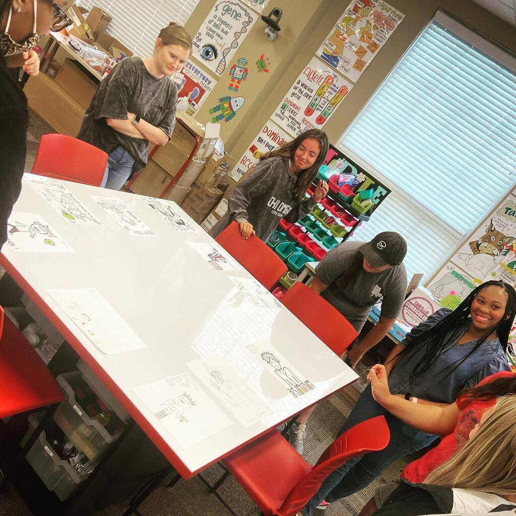 What is a scientist? 👩🏻‍🔬🧑🏽‍🔬👨‍🔬 Doing that thing I do every semester- challenges students to think about their own perception of what a scientist looks like! instagr.am/p/ChaZGNopvnb/