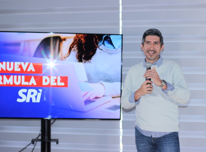 FcoBrionesR's tweet photo. Revisamos la nueva fórmula del SRI con directores nacionales, zonales, provinciales y jefaturas de todo el país. 

Mi compromiso con el Presidente @LassoGuillermo y con el Ecuador es fortalecer el control tributario. Haremos que todos paguen lo que deben pagar, ni más, ni menos. https://t.co/sJBeTX3yqo