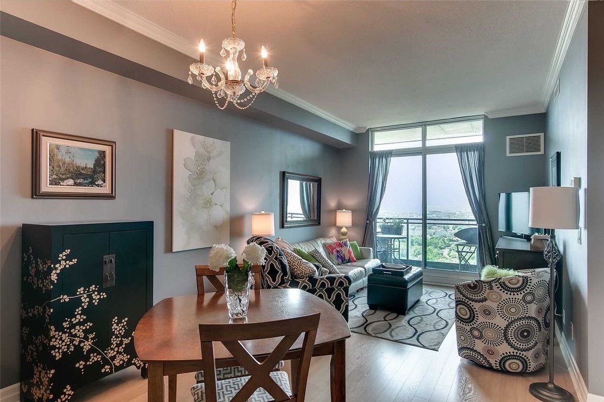 carolpyke1's tweet photo. This adorable condo at 100 John St is Sold!  Congratulations JL! https://t.co/RGb03ZeWQm