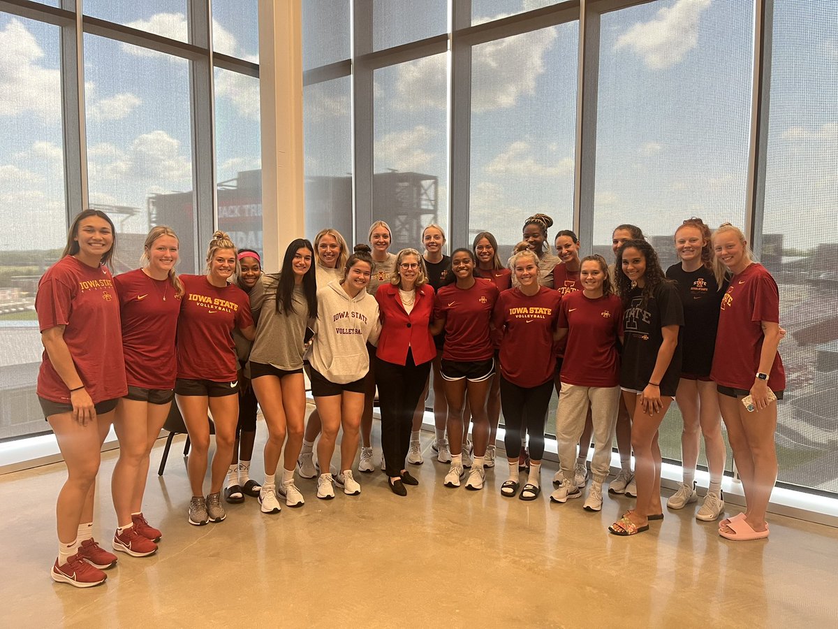 CycloneVB's tweet photo. Thank you to President Wendy Wintersteen for taking the time to meet with the team today!

#RiseAbove https://t.co/oBVRDu6ntY