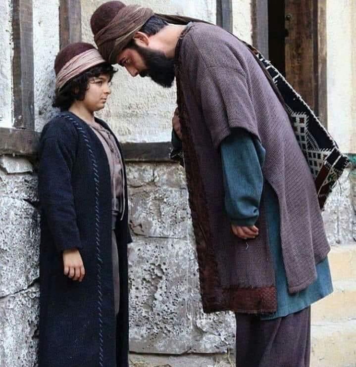 mnaw7's tweet photo. قال قس بن ساعدة ينصح ابنه :

" لا تُشاور مشغولاً وإن كان حازماً ، ولا جائعاً وإن كان فطناً ،ولا مذعوراً وإن كان ناصحاً ، ولا مهموماً وإن كان عاقلاً

فالشُغل والجوع والذُعر والهَمُّ مما يكف العقل ، فلا يتولد منه رأي ،ولا تصدُق به رؤية "
.

 📚: الذخائر والعبقريات - البرقوقي https://t.co/2w4TgciKyA