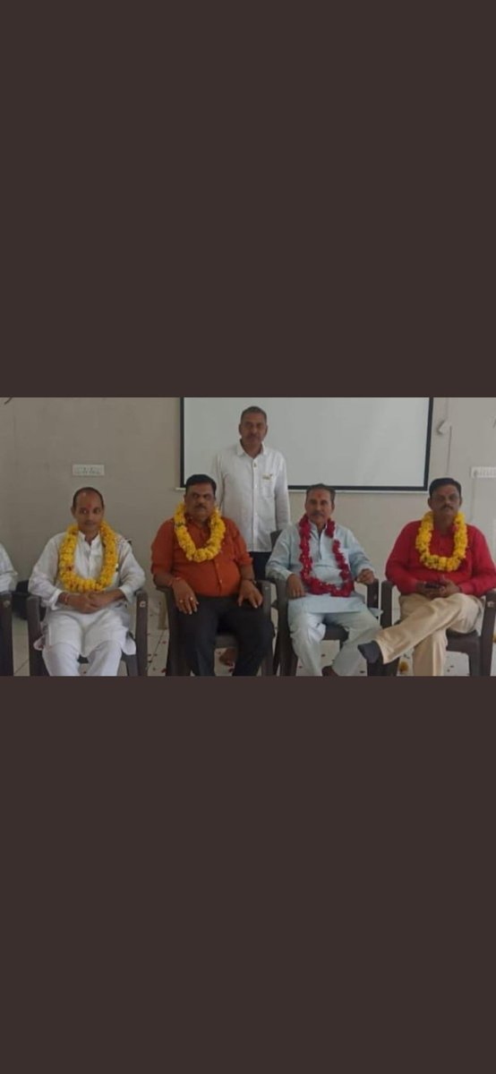 Qalb_e_Momin1's tweet photo. They are murderers, rapists being garlanded by #sadahuwasamaaj. No more hashtags, no protests. #sicksociety,
#mirrorofsociety
#Indiasimage
Just coz the victim is Muslim.
Nari ko devi manne wala desh🤬🤬🤬
#BilkisBano
#JusticeForBilkisBano https://t.co/XBBuRNreqJ