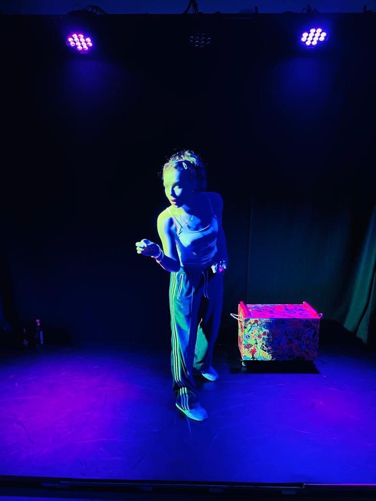 Find us in the half price hut tonight and tomorrow!! 2-4-1 <a href="/Gildedballoon/">Gilded Balloon</a> ! No excuses now - look forward to seeing you at 11pm 🧞‍♂️