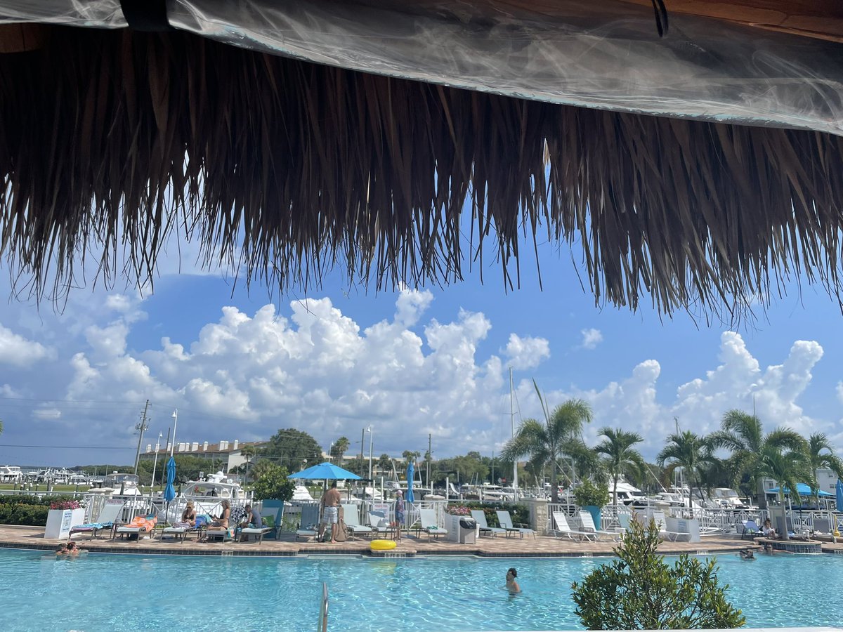 Somehow beer tastes colder when it’s being drunk under a tiki hut. 🌴🍺