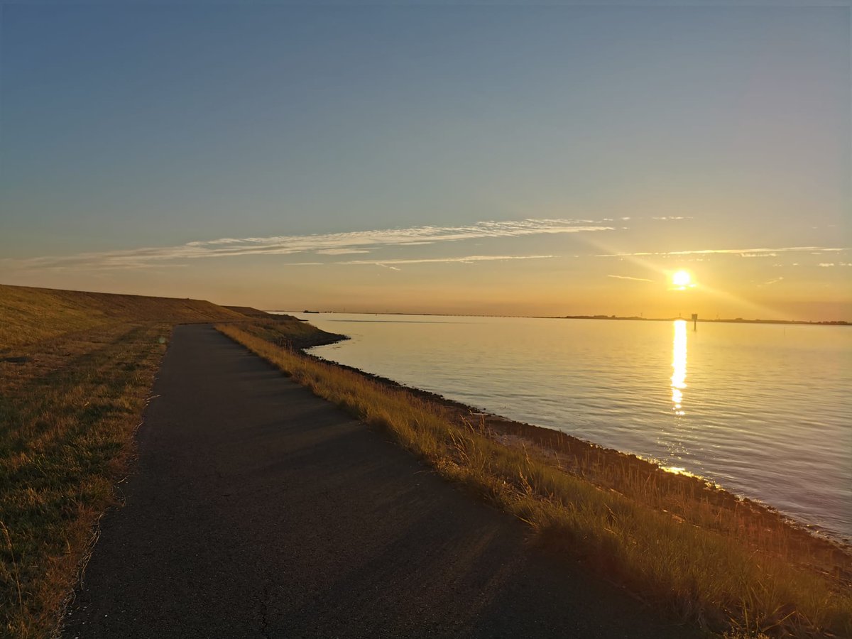 Na een lange tijd weer eens een rondje op de racefiets gefietst. Wat wonen we toch mooi op Tholen!