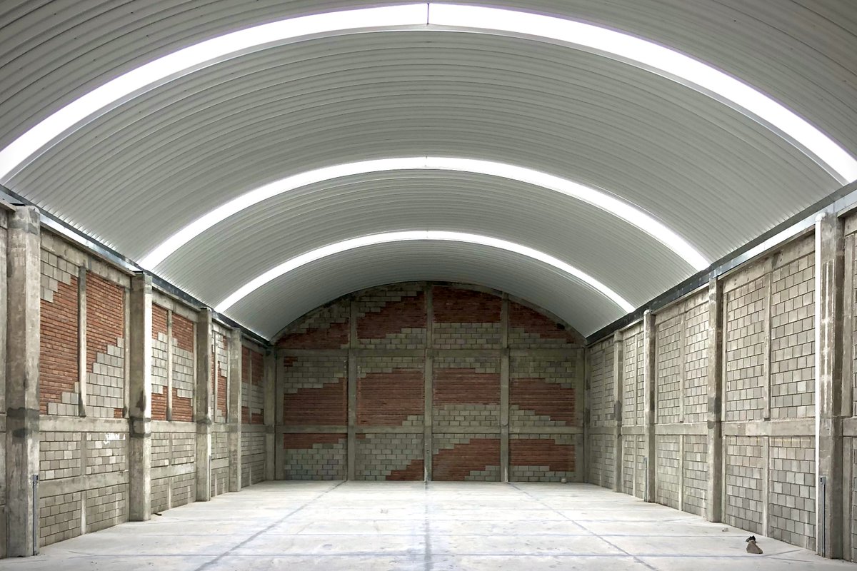 TEArquitectos's tweet photo. #ProcesodeObra
Bodegas y Estación de Pesaje "El Limón".
Interior de bodega.
1) Render: @julioomon.
2) Fotografía.
Muros mixtos.
Ladrillo #RivieradeCupía
Ladrillo #Cintalapa
Block hueco: @Adoblockschis
#TEArquitectos https://t.co/SiYmByNUY0