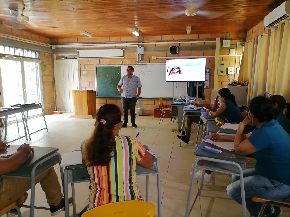 Oneida21613008's tweet photo. Dejando capacidad instalada en la IER Santa Catalina, hoy el coordinador Mariano dirije la CDA de gestión "aulas emocionalmente saludables" @omabe19  @SecEducacionAnt @Daz4Grace https://t.co/C06N8TF0Mh
