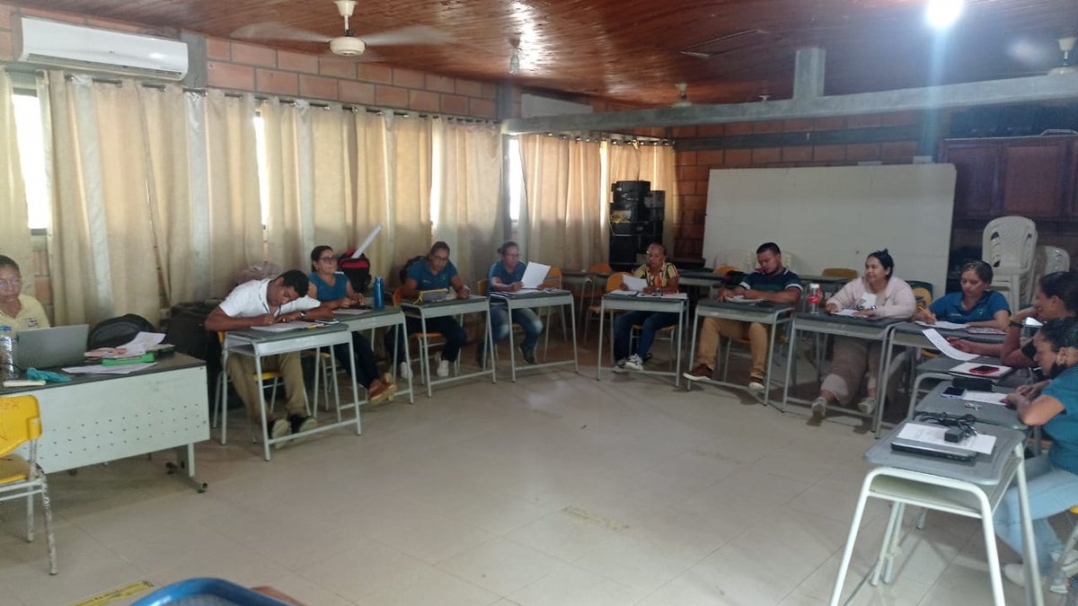 Oneida21613008's tweet photo. Dejando capacidad instalada en la IER Santa Catalina, hoy el coordinador Mariano dirije la CDA de gestión "aulas emocionalmente saludables" @omabe19  @SecEducacionAnt @Daz4Grace https://t.co/C06N8TF0Mh