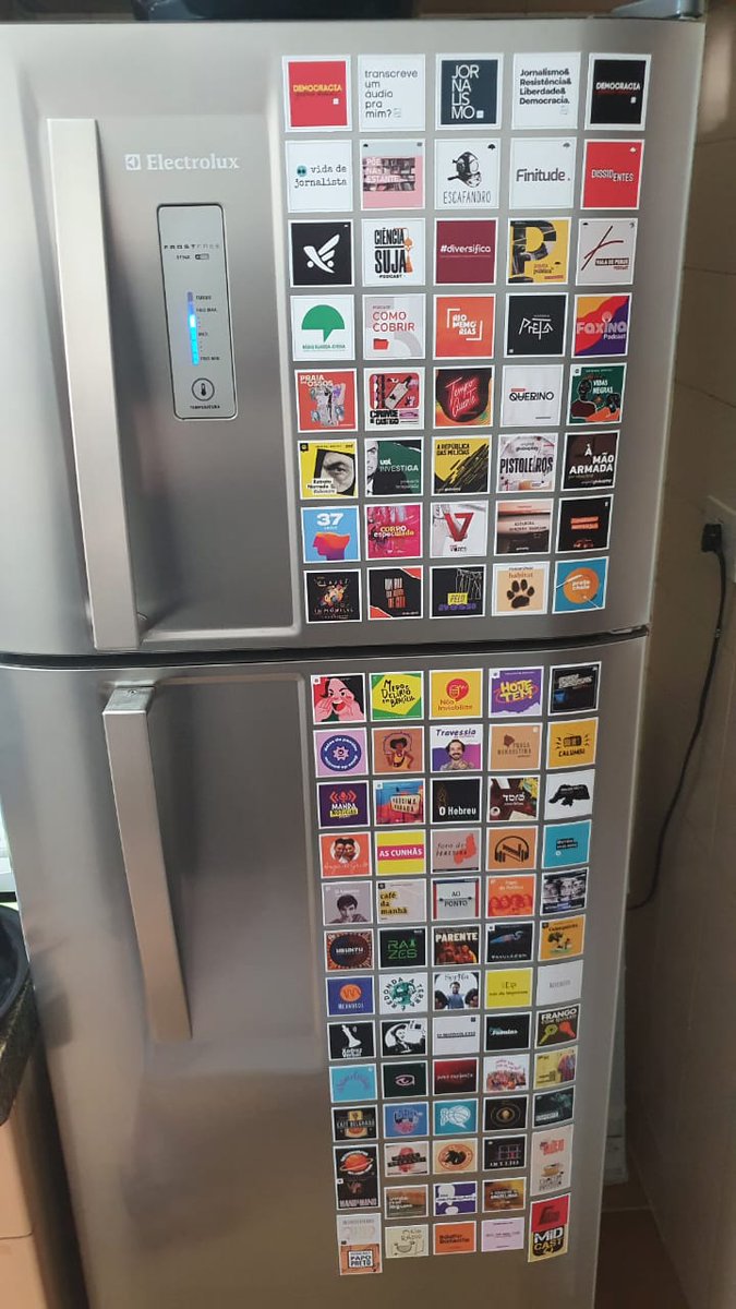 vida_jornalista's tweet photo. Simplesmente a geladeira oficial da podosfera brasileira - e ainda vão entrar outros, tá?
O seu podcast tá aqui? 💙 https://t.co/V3fo2Q927C