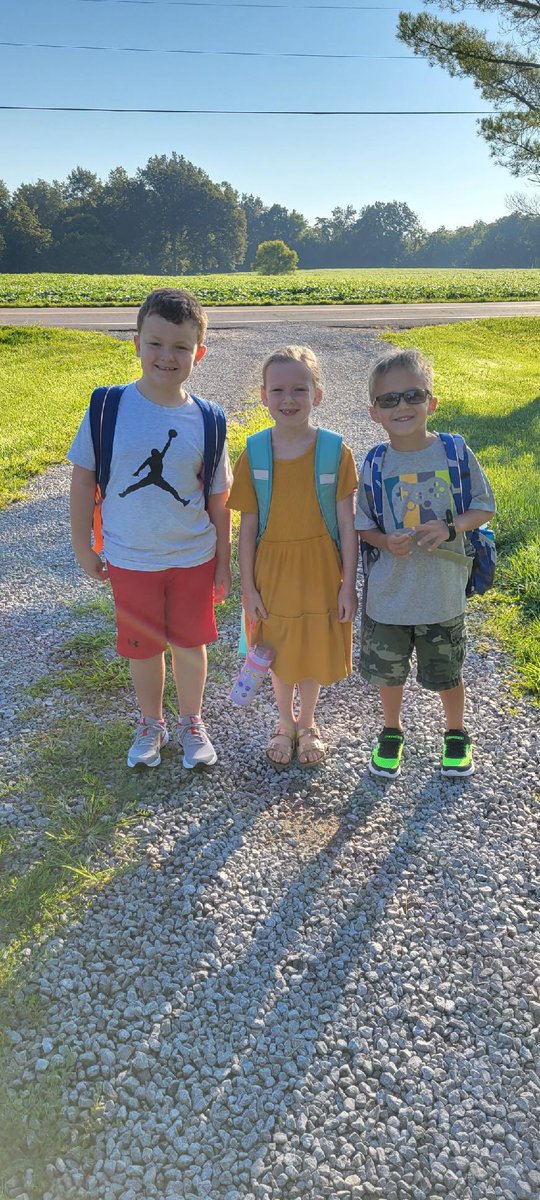 MrsQ_LM's tweet photo. First day of school for all the Panthers!!! ๐๐ #LMfirstday #LMPride #LMElementary @LM_Schools @LMElementary https://t.co/BLyVTsyWbc