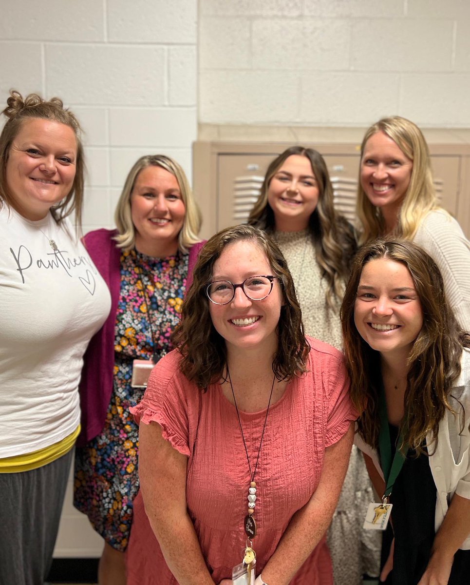 MrsQ_LM's tweet photo. First day of school for all the Panthers!!! ๐๐ #LMfirstday #LMPride #LMElementary @LM_Schools @LMElementary https://t.co/BLyVTsyWbc