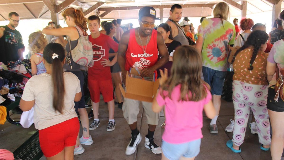 Freemanbailbnd's tweet photo. Some photos from our back to school event ! https://t.co/FfHMUl0foK