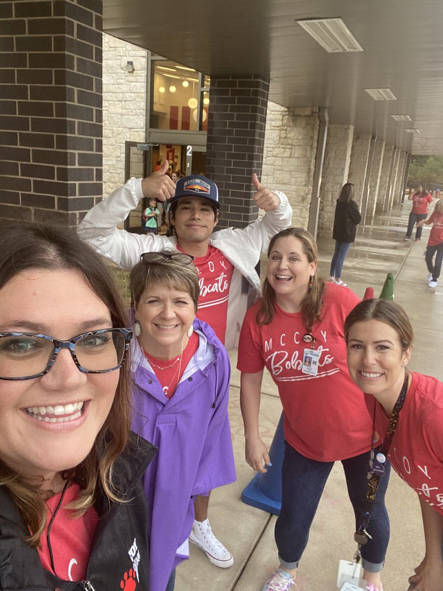 Car duty…. Rain… first day!! Great day to be a BOBCAT! #GISDB2S <a href="/rayemccoygisd/">McCoy Elementary</a>