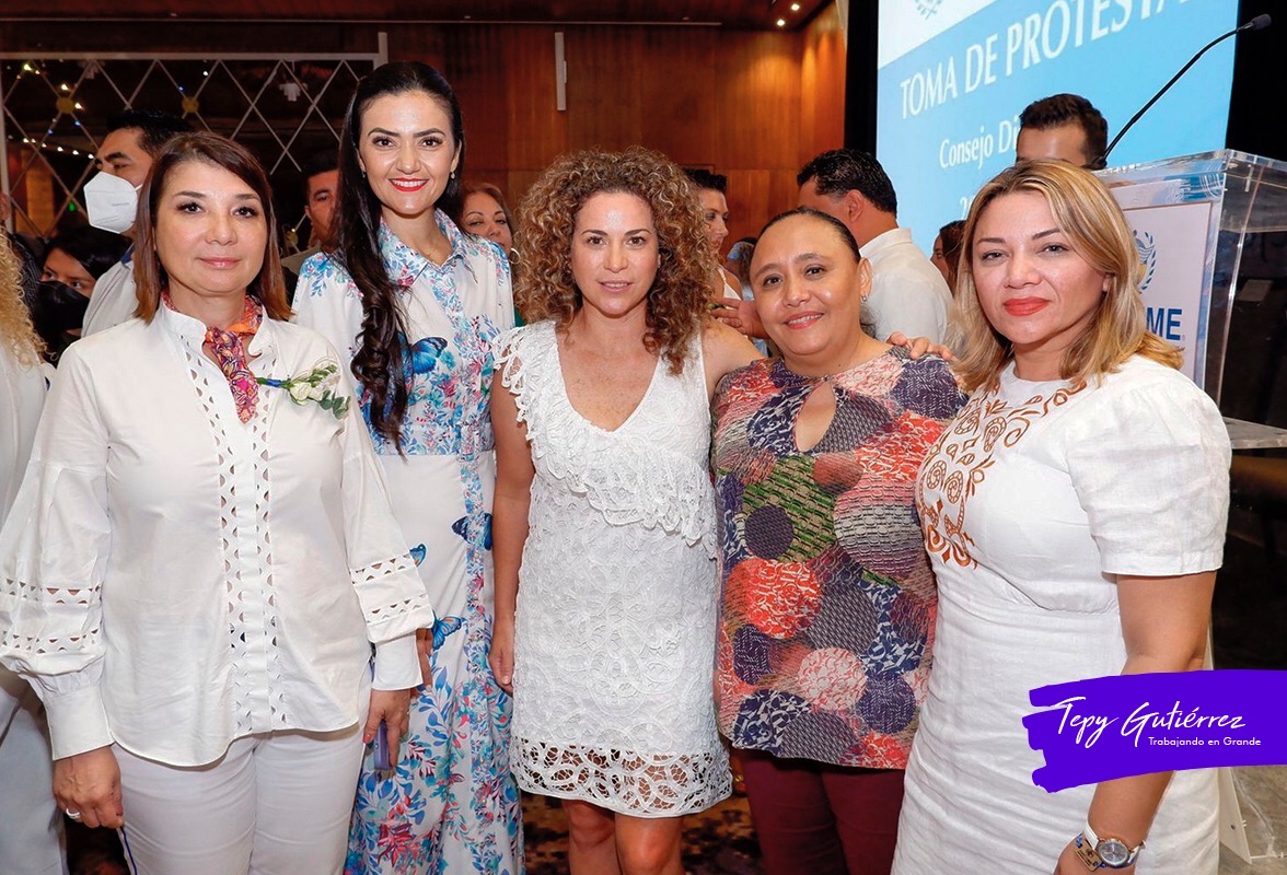 TepyGV's tweet photo. Fue un placer presenciar el nombramiento del nuevo Consejo Directivo 2022-2025 @AmexmeRM ¡Enhorabuena!, mucho éxito Liliana Bravo Mena. 
@cristtytorres  @KiraIrisMX @_ErikaCastillo @irismoravallejo @CarlosJoaquin @edumarci  #JulioMontenegro 
#SoyMujer #QuintanaRoo https://t.co/cN4V1u85F0