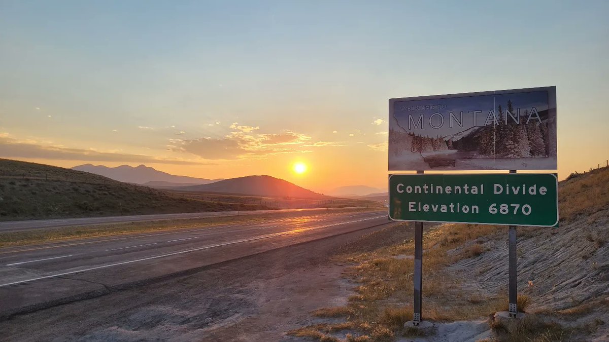 JasonStiff's tweet photo. The beautiful view from 6870' Monida Pass on the Continental Divide. A spectacular Montana sunset...
#Montana #MonidaPass #Monida #ContinentalDivide #sun #sunset #dusk #clouds #smoke #mountains #beautiful #nature https://t.co/SpiXn05jJ7