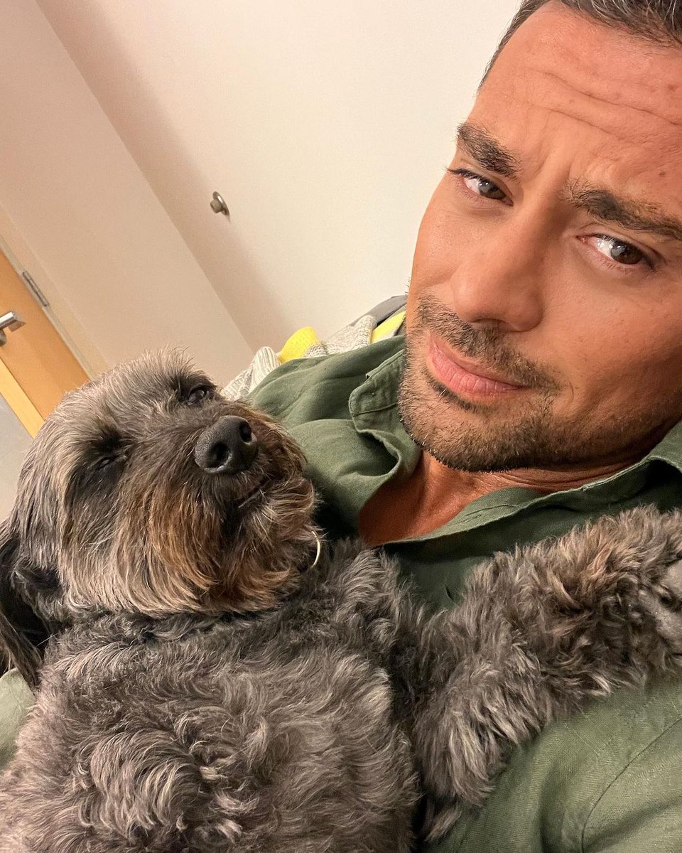SaveManifest's tweet photo. 📸 PHOTO | "I get SO much work done here when I bring this guy 🎥👍🏽 #ManifestsEmotionalSupportAnimal #IHaveZeroSay #TheRealStar" (via jr8ramirez IG) https://t.co/QV6tzwCTQ0