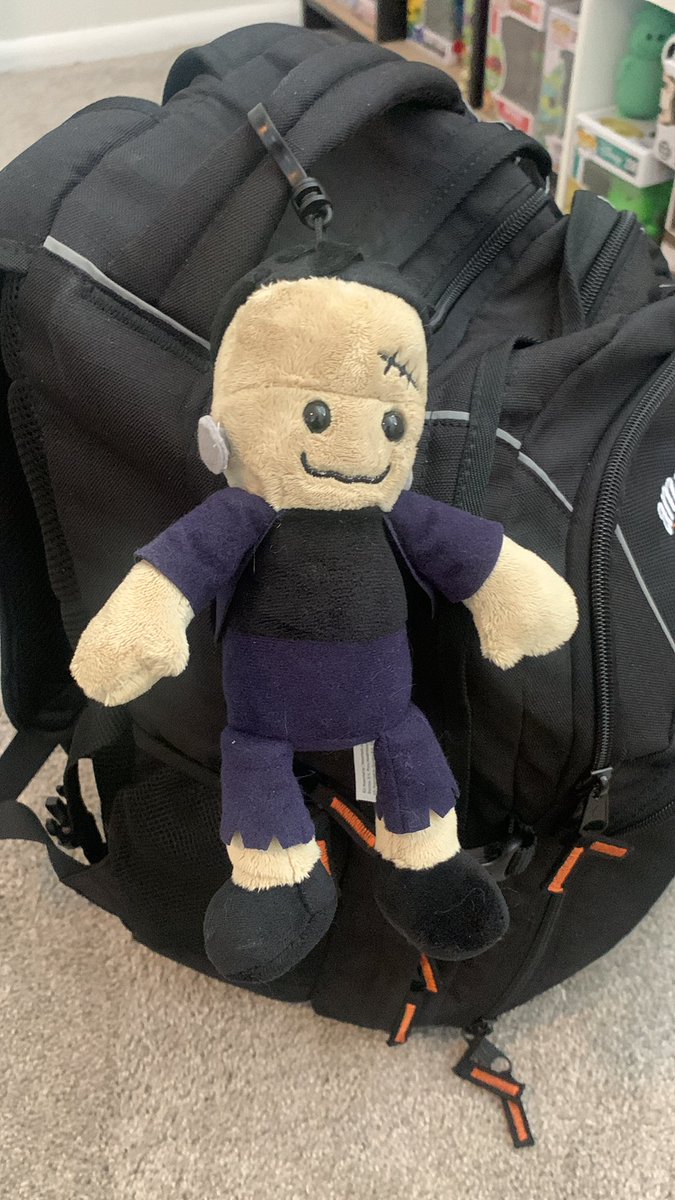 TalbertLeo's tweet image. It can be Halloween whenever you want. Plus the wonderful scent of Carmel apple craze. Best part you can get him in my clearance section. $12.60🇺🇸 | $16.80🇨🇦 | $315 Pesos 🇲🇽. Whose your favorite monster?
#backpackclips #frankenstein #halloween #clearance