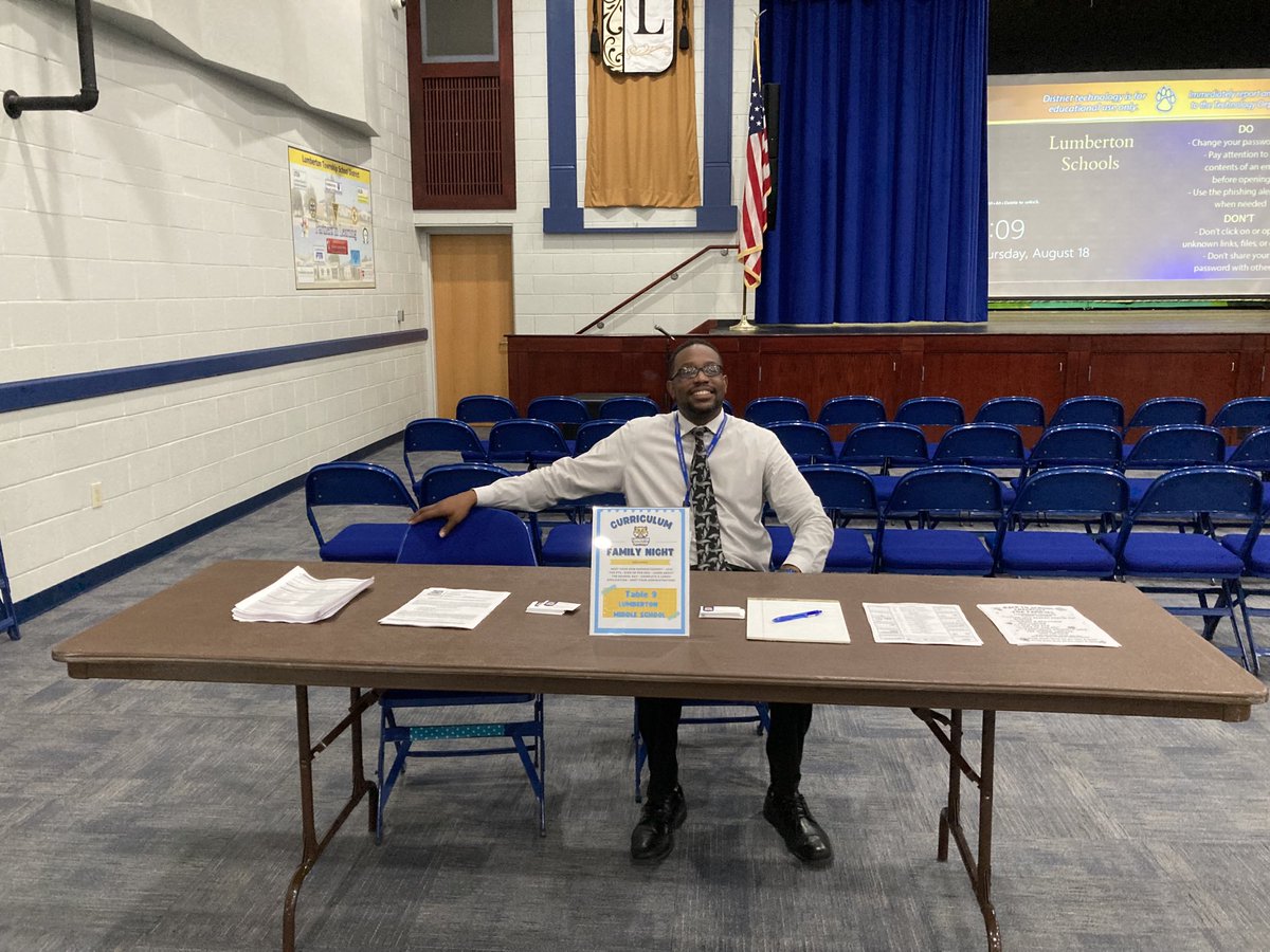 LumbertonSuper's tweet photo. Gearing up for Curriculum Night at #LTSD ⁦⁦

Photo features #BRS and #LMS Assistant Principal, Richard Brown

@MayreniFermin⁩ - the room looks so nice! 

Can’t wait to meet families tonight!

#Wildcats #WildcatWay https://t.co/MngX789c3m