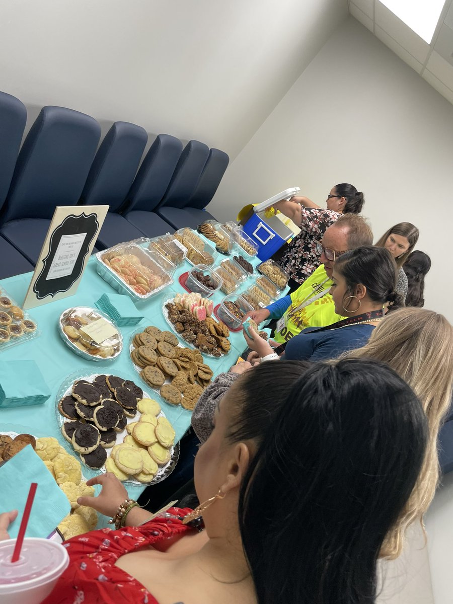 Leah Burnside tweet media